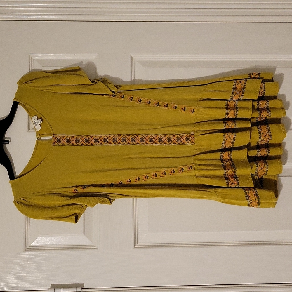 Umgee Babydoll Blouse Yellow-Green w/ Embroidery Size Medium